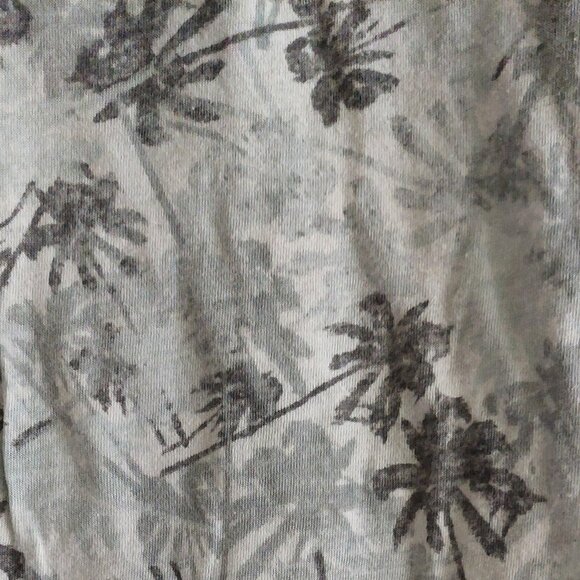 Set of 2 Aeropostale Gray & White Tropical Pattern Graphic Women's Tees Size XL - Picture 14 of 16